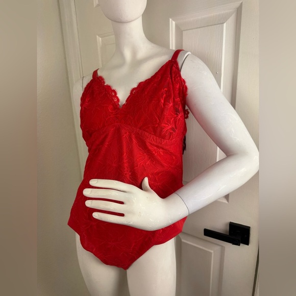 YITTY Red Lace Chemise with Scalloped V-Neck - Picture 3 of 12